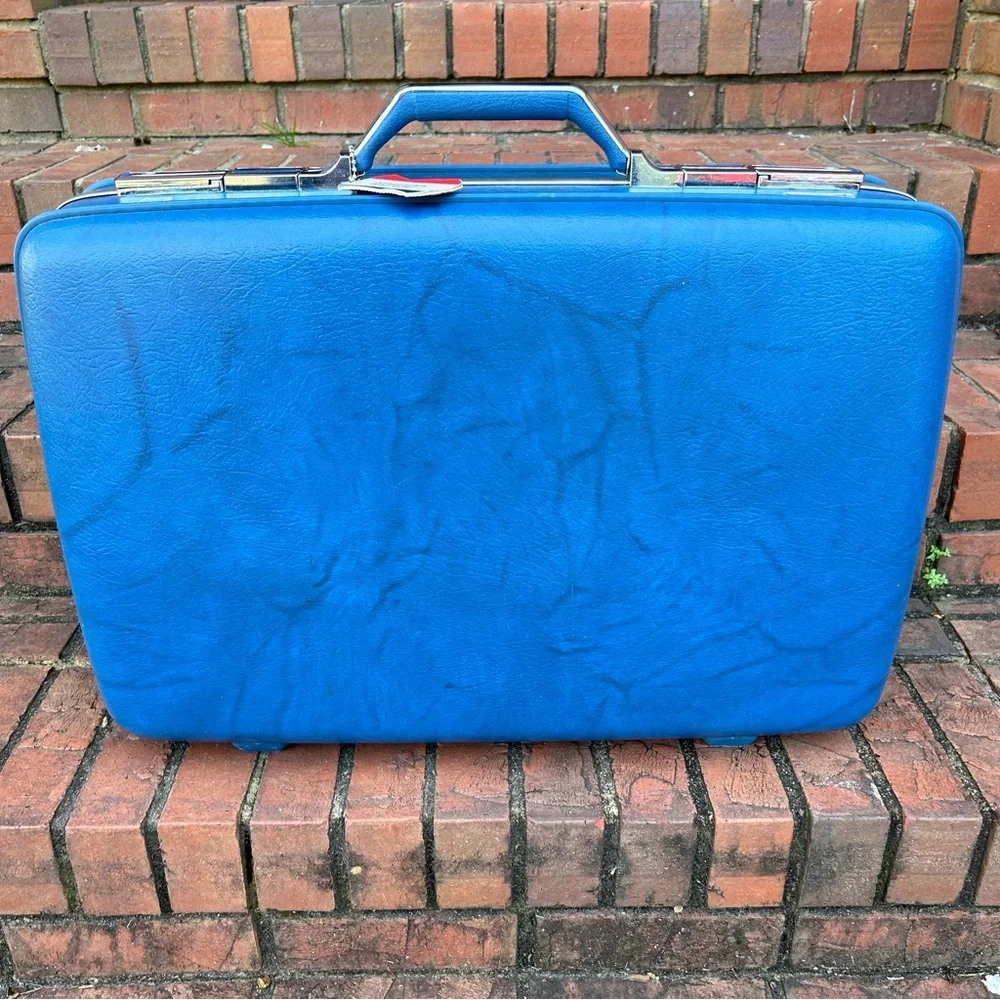 Vintage AMERICAN TOURISTER Luggage Travel Bag SWEET FIND GREAT COLOR !!